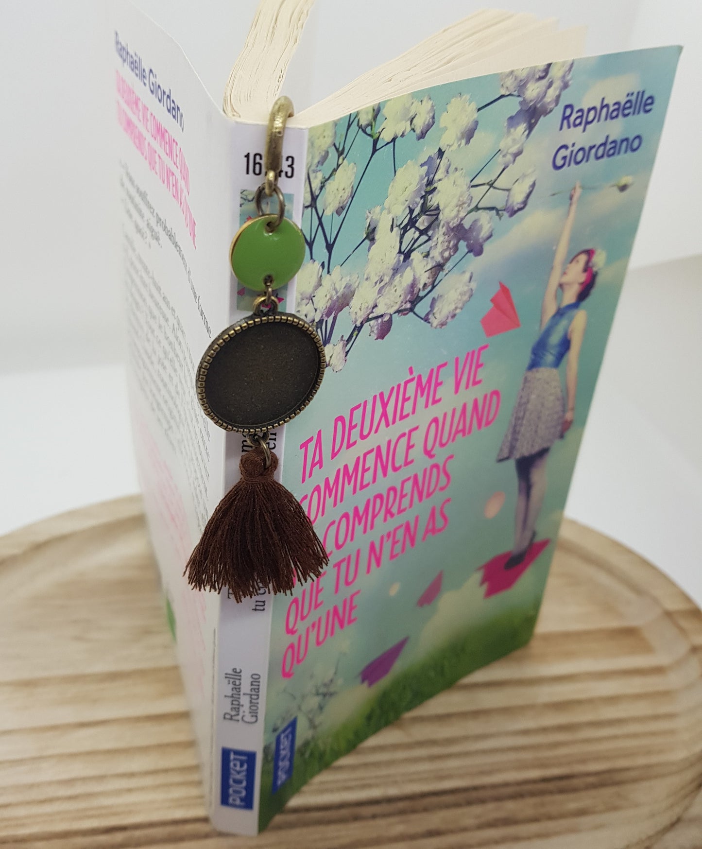 Marque-Page Artisanal Grimoire Pompon Marron