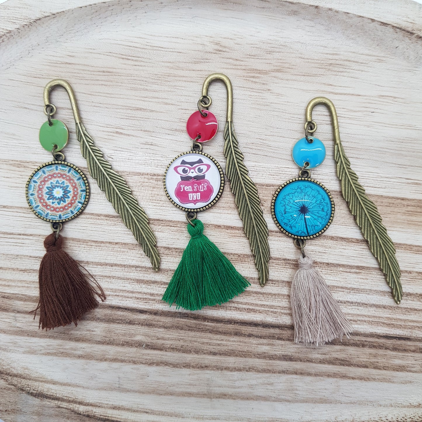 Marque-Page Artisanal Grimoire Pompon Vert